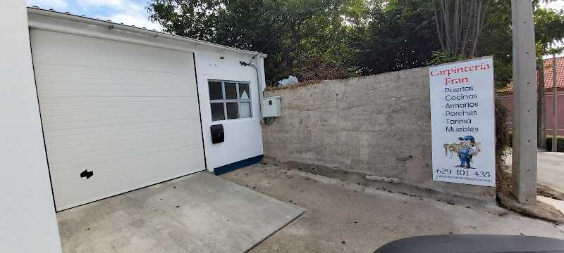 Fotografia tomada fuera de Carpinteria Fran - Almacén en Oleiros, A Coruña