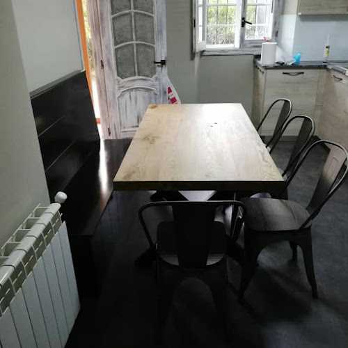 Fotografia tomada fuera de Oregón Carpinteiros - Tienda de muebles en Paderne, Lugo