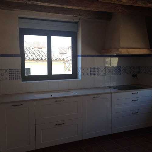 Fotografia tomada fuera de Cocinas y Carpintería Pons - Carpintero en Valderrobres, Teruel