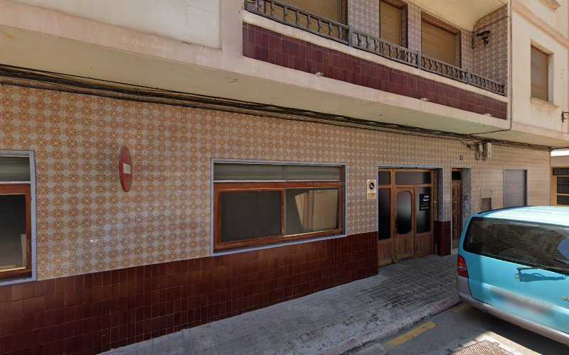 Fotografia tomada fuera de Carpintería Emilio Navarro Blasco - Fuster en El Puig de Santa Maria, Valencia