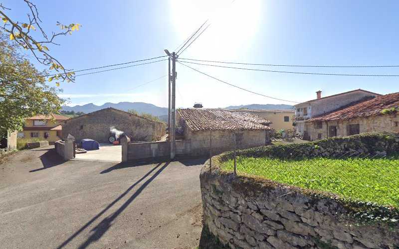 Fotografia tomada fuera de Carpinteria Borbolla - Carpintería en Bielva, Cantabria
