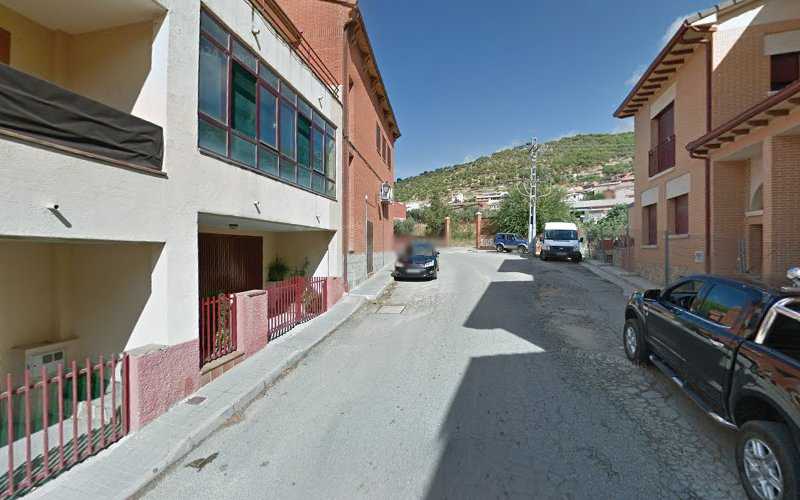 Fotografia tomada fuera de Carpintería Y Decoración Hermanos Navas Cabeza - Carpintero en El Hoyo de Pinares, Ávila