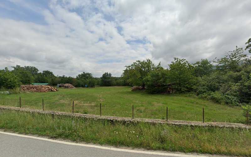 Fotografia tomada fuera de Leñas Navafría - Establecimiento de venta de madera en Navafría, Segovia