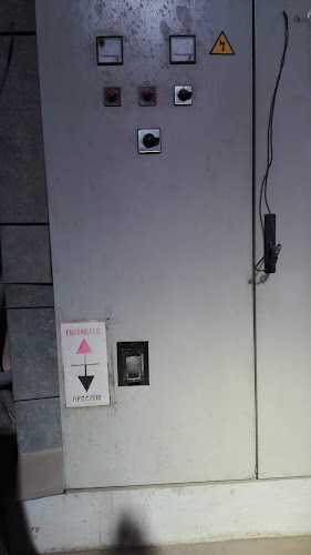 Fotografia tomada fuera de Creaciones En Madera Macru S.L. - Tienda de suministros para trabajar la madera en Ansoáin, Navarra