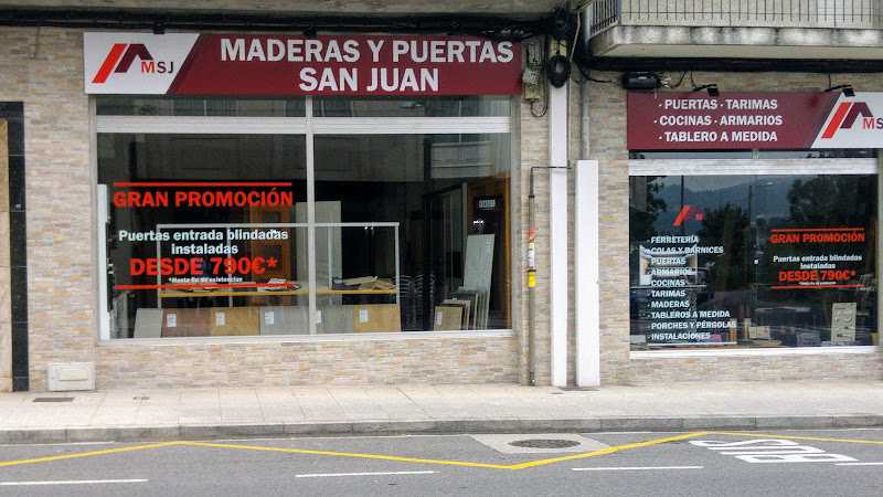 Fotografia tomada fuera de Maderas y Puertas San Juan - Tienda de puertas en Ferrol, A Coruña