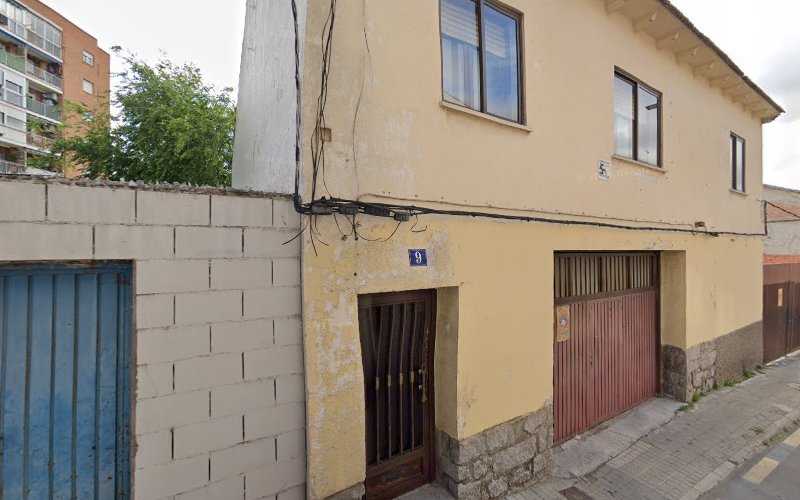 Fotografia tomada fuera de Upper Carpinteros - Fábrica de puertas en Móstoles, Madrid