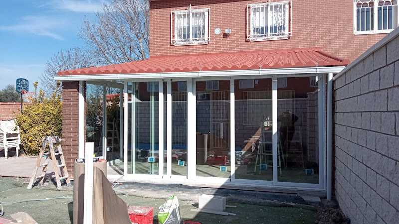 Fotografia tomada fuera de Aluminios Hermanos García Sieu - Carpintería metálica y de aluminio en Móstoles, Madrid