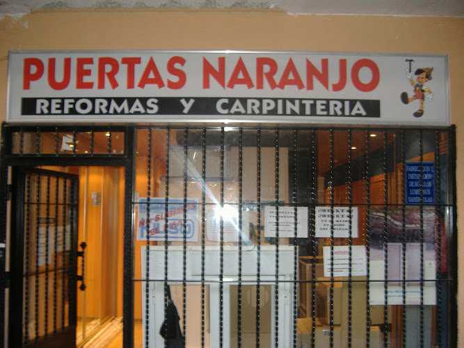 Fotografia tomada fuera de puertas naranjo - Contratista general en Móstoles, Madrid