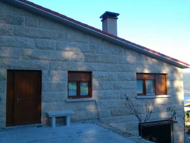 Fotografia tomada fuera de Europlas Carpintería de PVC - Carpintería metálica y de aluminio en Cee, A Coruña