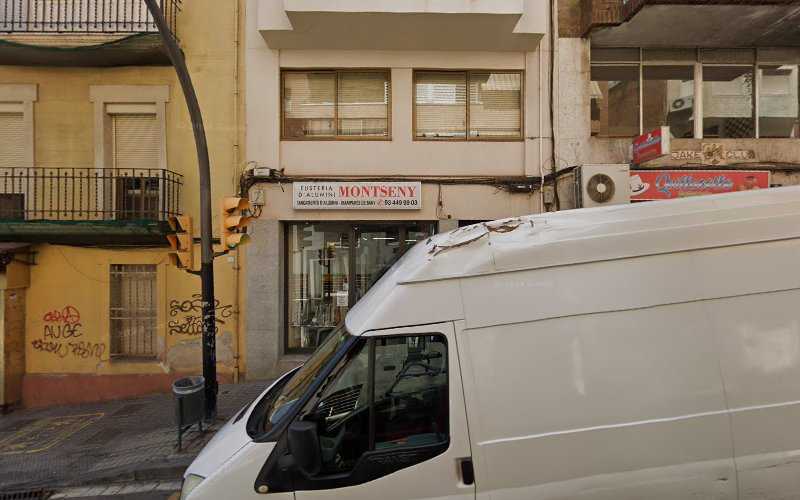 Fotografia tomada fuera de Fusteria Montseny - Tienda de muebles en L'Hospitalet de Llobregat, Barcelona
