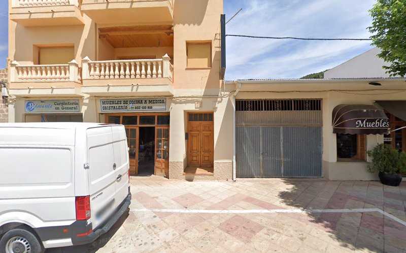 Fotografia tomada fuera de Muebles y Carpinteria Hnos. Belmonte, C.B. - Carpintero en Orcera, Jaén