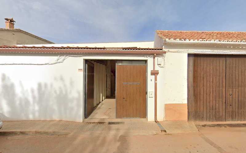 Fotografia tomada fuera de Carpinteria Bógalo - Carpintería en Villanueva de los Infantes, Ciudad Real