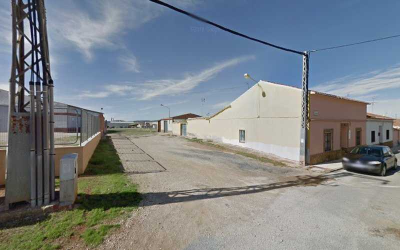 Fotografia tomada fuera de Madera Y Diseño Los Cobos - Carpintería en Santa Cruz de Mudela, Ciudad Real