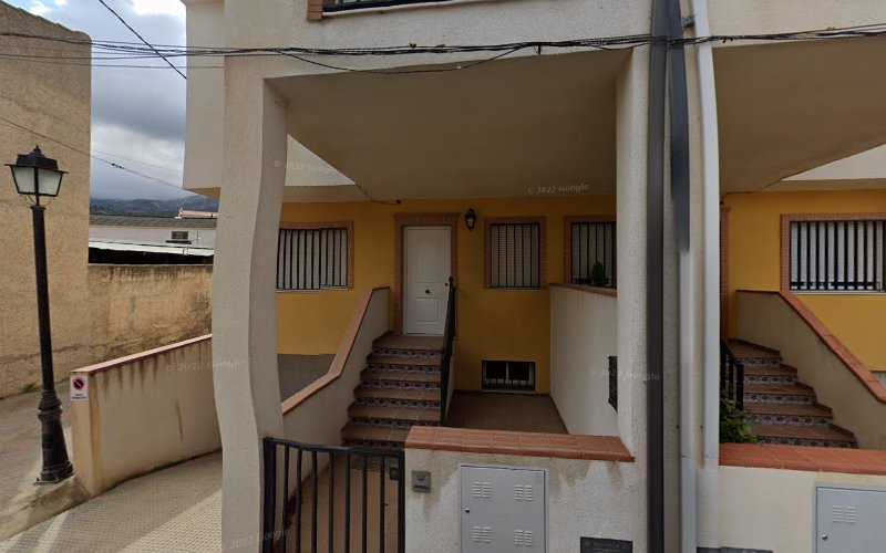 Fotografia tomada fuera de Carpintería Víctor Collado - Carpintero en Deifontes, Granada