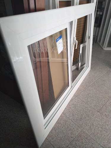 Fotografia tomada fuera de Cerrajeria Artística - Aluminios Villar - Metal·listeria en Lleida, Lérida