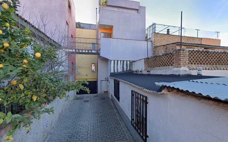 Fotografia tomada fuera de Lignum, todo en maderas - Carpintería en Huétor Vega, Granada