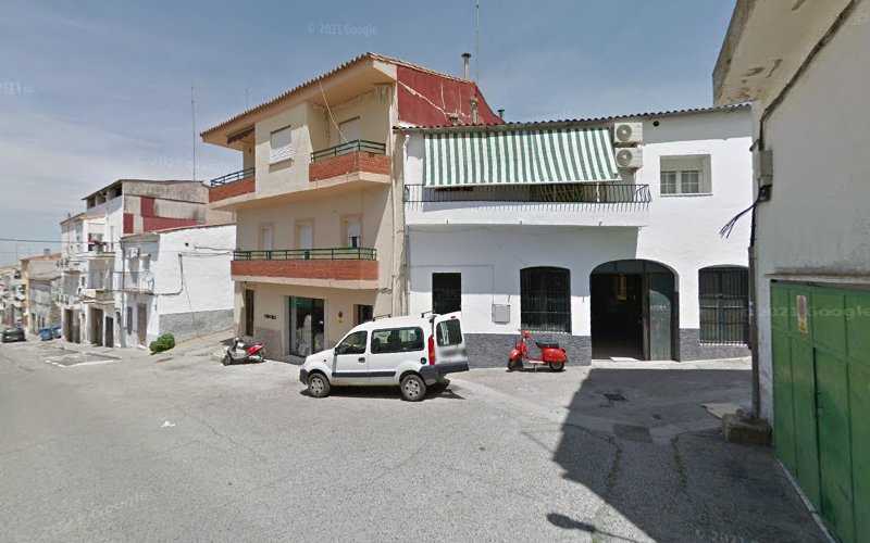 Fotografia tomada fuera de Carpintería Encinas - Carpintería en Alcuéscar, Cáceres