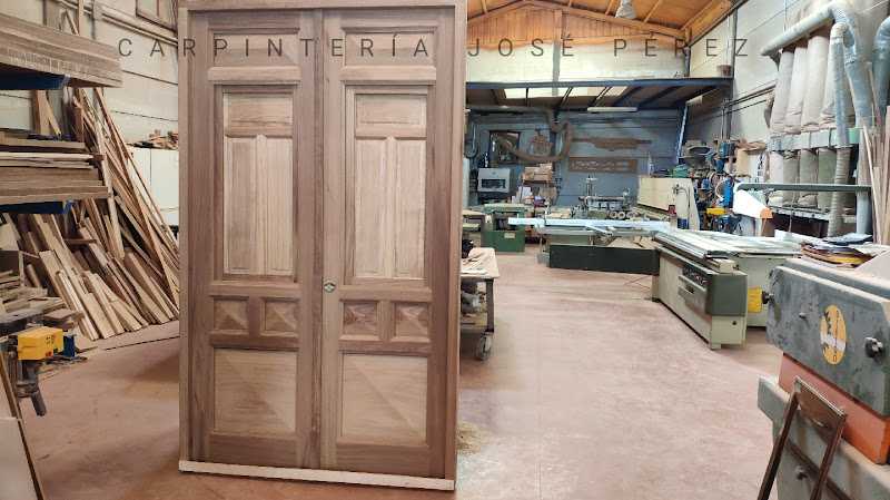 Fotografia tomada fuera de Carpintería José Pérez - Tienda de artículos para el hogar en Villacarrillo, Jaén