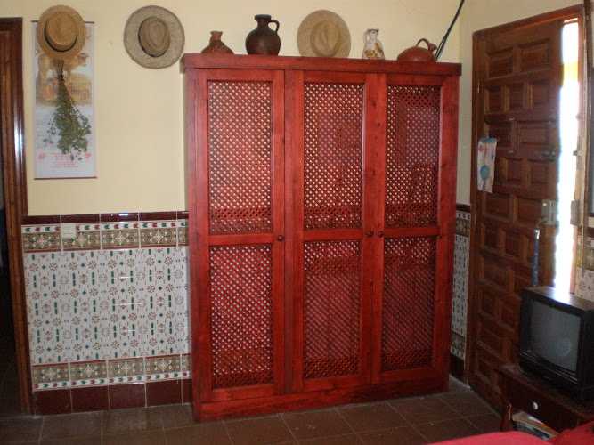 Fotografia tomada fuera de Ebanistería M. Canalejas - Carpintero en Plasencia, Cáceres