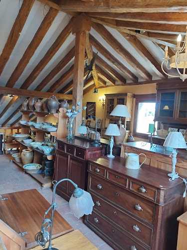 Fotografia tomada fuera de Muebles artesanos - Artesanía en Pedraza, Segovia