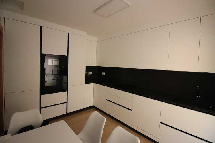 Fotografia tomada fuera de Carpintería Francisco Padilla - Fábrica de muebles en El Real, Almería