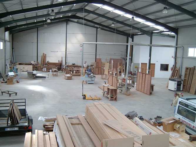 Fotografia tomada fuera de Carpintería DÍAZ - Carpintero en Villarrasa, Huelva