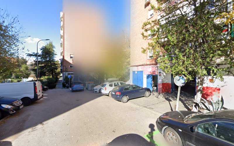 Fotografia tomada fuera de Carpintería, Hnos. Cabello C.B - Ebanista en Madrid, Madrid