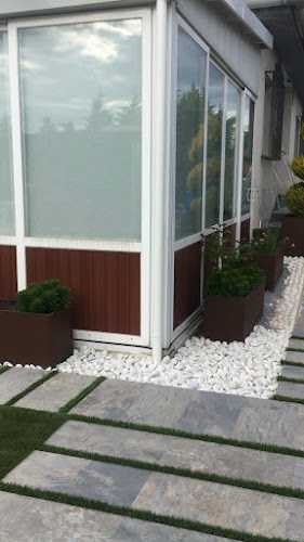 Fotografia tomada fuera de Carpintería de Aluminio Roberto Escobar - Carpintería metálica y de aluminio en Madrid, Madrid