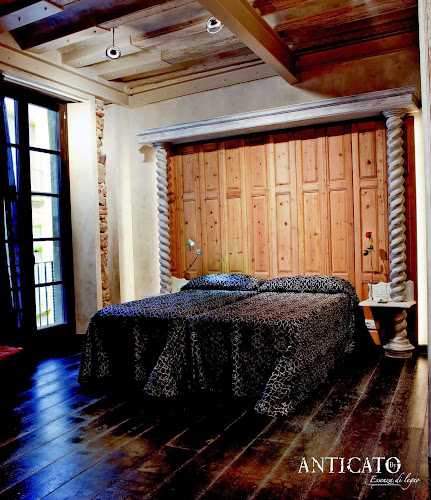 Fotografia tomada fuera de Anticato Verde y Madera - Tienda de artículos para el hogar en Madrid, Madrid