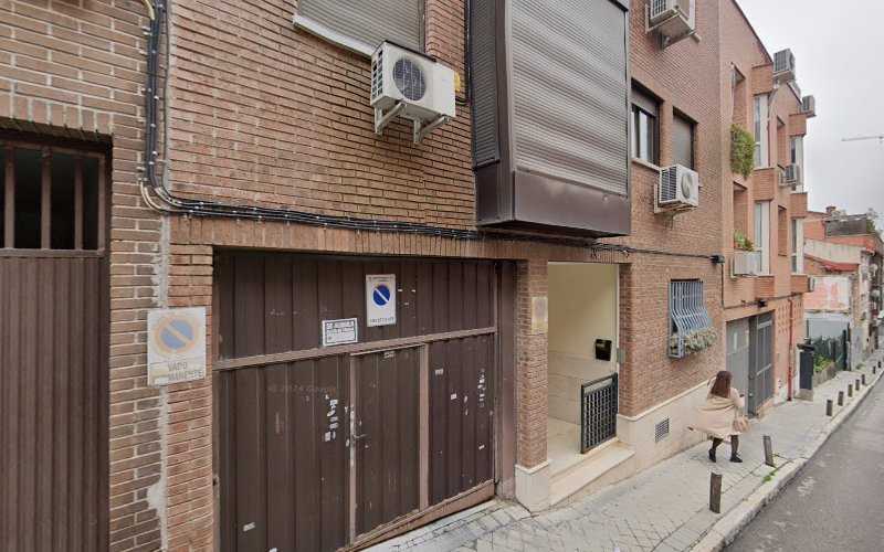 Fotografia tomada fuera de carpintero personal - Tienda de armarios en Madrid, Madrid