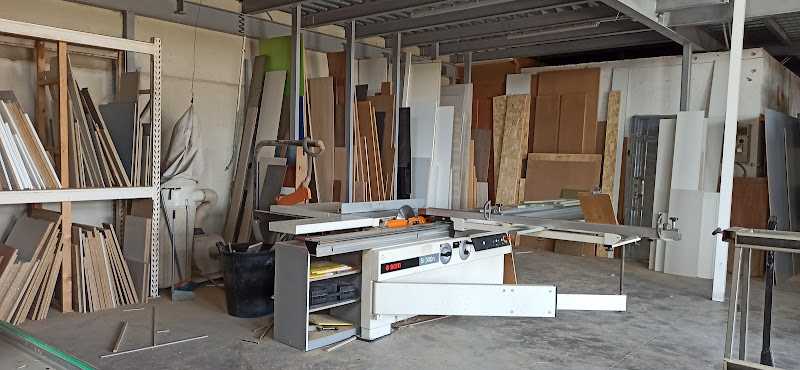 Fotografia tomada fuera de José Jiménez Carpinteros - Carpintería en Pol. Ind. Faima, Alicante