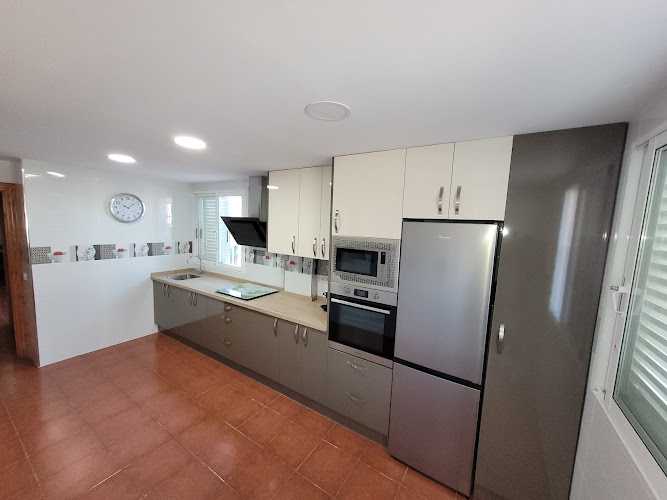 Fotografia tomada fuera de Carpintería Guillén - Carpintero en Benidorm, Alicante