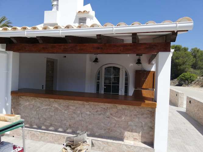 Fotografia tomada fuera de CARPINTERIA COMPANY - Carpintería en Calp, Alicante