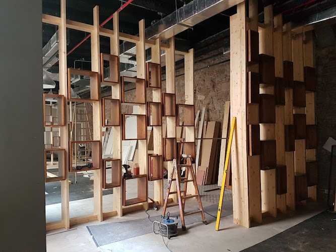 Fotografia tomada fuera de Puigdellívol - Fábrica de muebles en Sant Fruitós de Bages, Barcelona