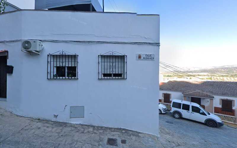 Fotografia tomada fuera de Carpintería Pinsapar S.Cv. - Carpintería metálica y de aluminio en Ronda, Málaga