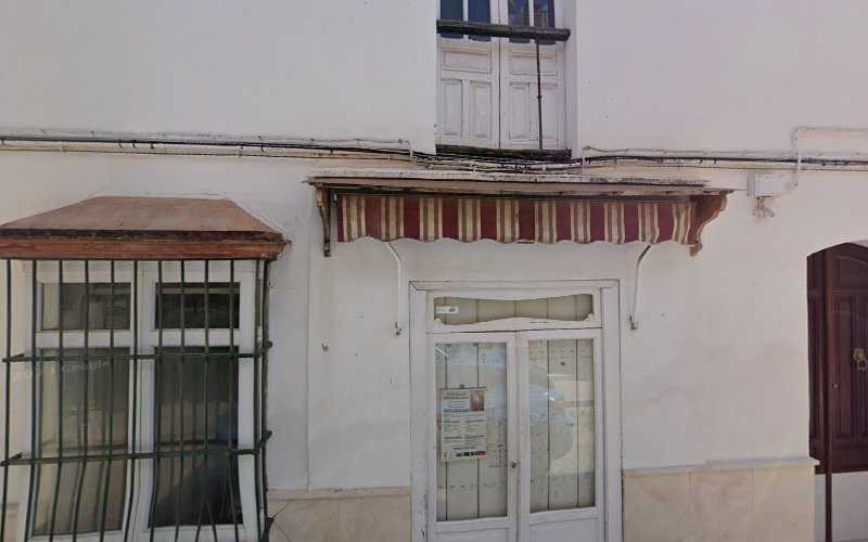 Fotografia tomada fuera de Taller de Carpintería HERMANOS TORRES S.C. - Carpintería en Paradas, Sevilla