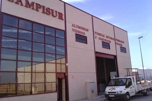 Fotografia tomada fuera de Aluminios Campisur - Carpintería metálica y de aluminio en Paradas, Sevilla