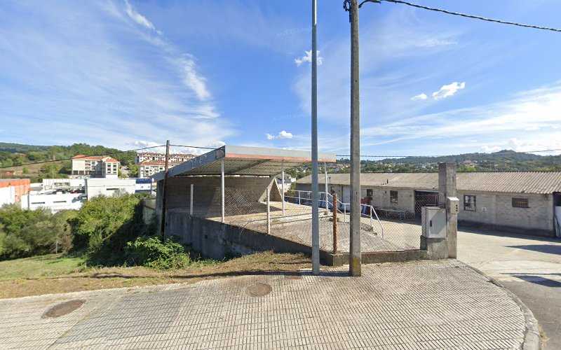 Fotografia tomada fuera de Alynox - Carpintería metálica y de aluminio en O Piñeiral, Orense