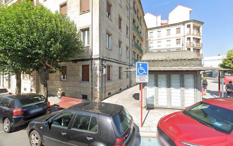 Fotografia tomada fuera de Carpinterias Bernárdez - Tienda de armarios en Esfarrapa ( A ), Orense