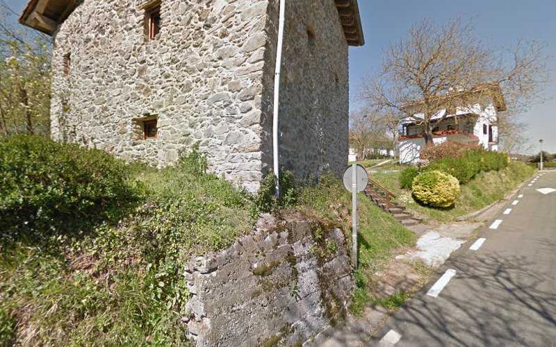 Fotografia tomada fuera de Arostegia Txarama - Carpintero en Altzo, Guipúzcoa