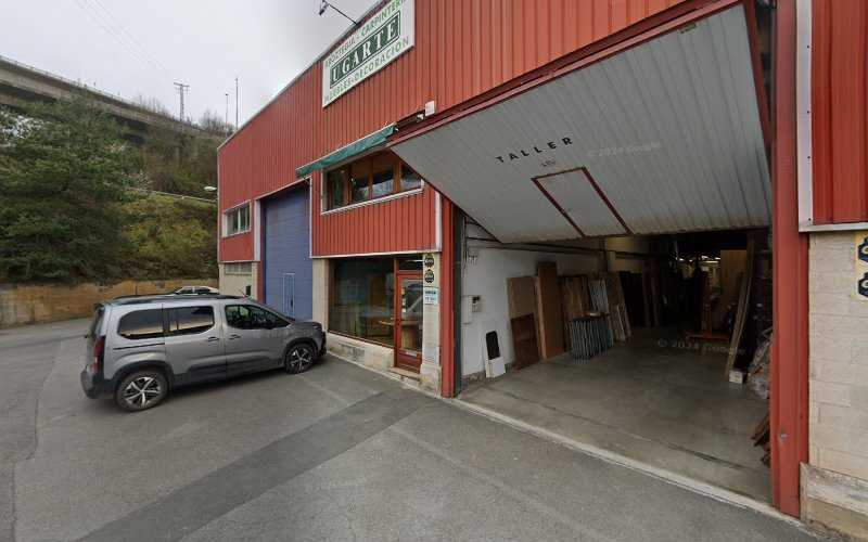Fotografia tomada fuera de Ugarte Aroztegia, S.L - Tienda de armarios en Bergara, Guipúzcoa