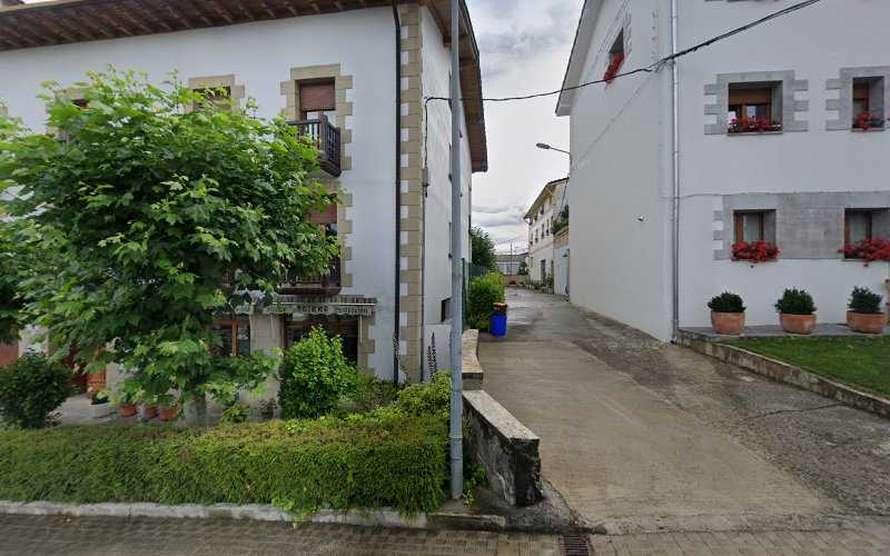 Fotografia tomada fuera de Muebles Y Carpintería Aguirre - Carpintero en Olazti/Olazagutía, Navarra