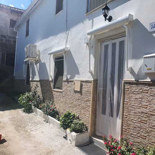 Fotografia tomada fuera de Aluminios JV Serrano S.L. - Carpintería metálica y de aluminio en Oropesa, Toledo