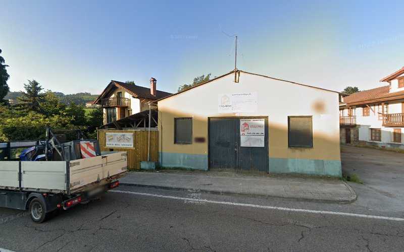 Fotografia tomada fuera de Construcciones en Madera Ezquerra - Carpintero en Vargas, Cantabria