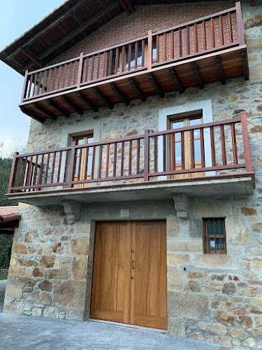 Fotografia tomada fuera de Carpintería La Magdalena - Ebanista en Adino, Cantabria