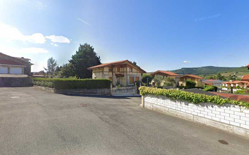 Fotografia tomada fuera de Carpintería Juan José Izaguirre - Carpintero en San Miguel de Meruelo, Cantabria