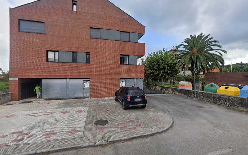Fotografia tomada fuera de Carpintería Arnáiz - Tienda de armarios en Santa María de Cayón, Cantabria