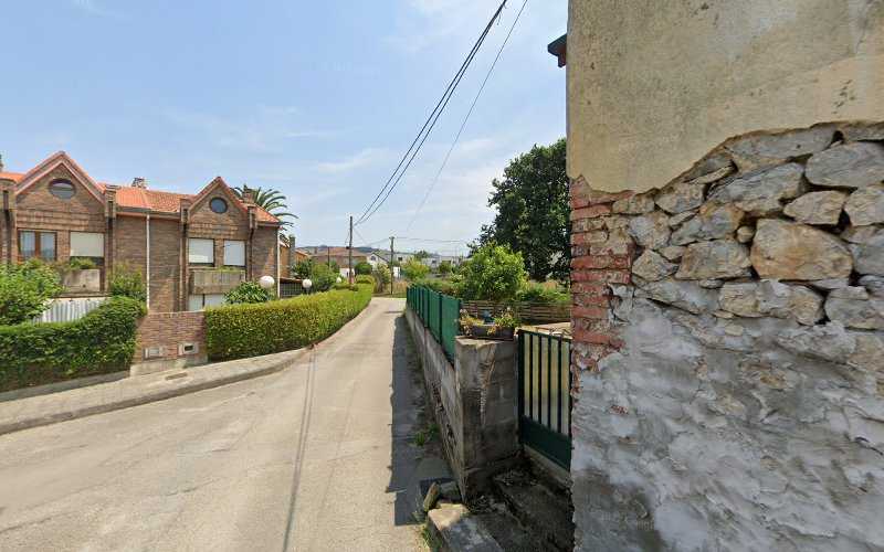 Fotografia tomada fuera de Carpinteria Galnares - Carpintero en Torrelavega, Cantabria