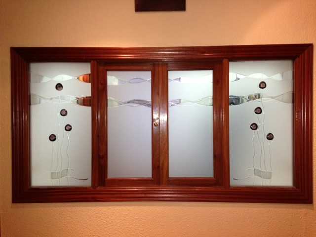 Fotografia tomada fuera de Cristalería Quijada - Tienda de mamparas de ducha en Madrid, Madrid