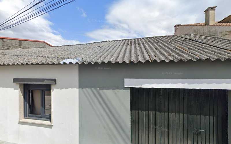 Fotografia tomada fuera de Carpintería Hermanos Oliveira Prado - Carpintería en Cambados, Pontevedra